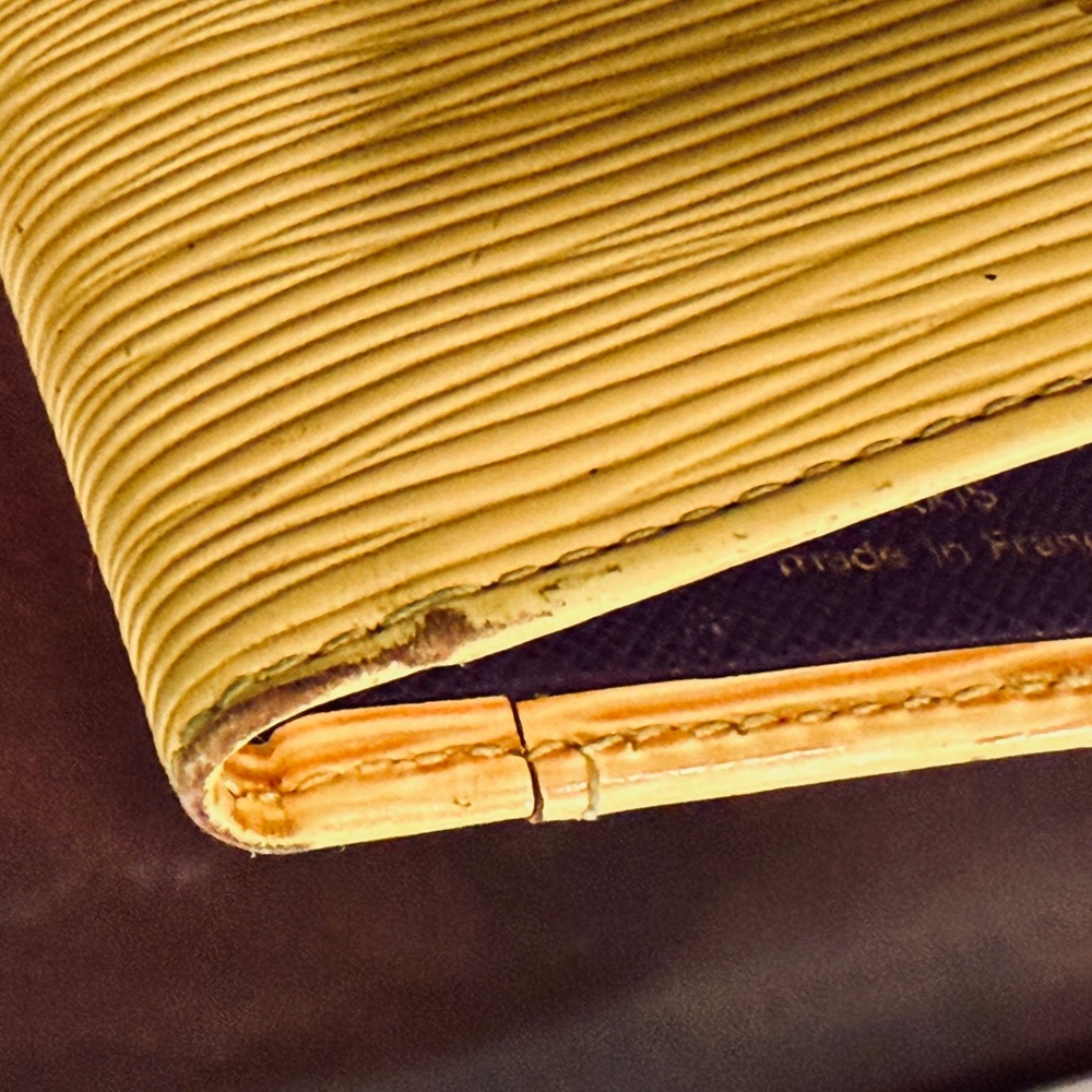 Louis Vuitton Vintage Epi Card Holder - Picture 7 of 13